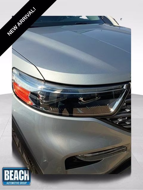 2023 Silver Metallic Ford Explorer XLT 4X4 SUV