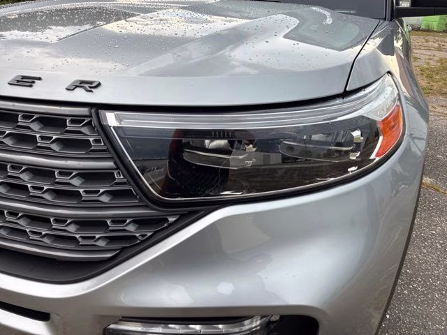 2023 Silver Metallic Ford Explorer XLT 4X4 SUV