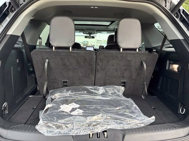 2023 Silver Metallic Ford Explorer XLT 4X4 SUV