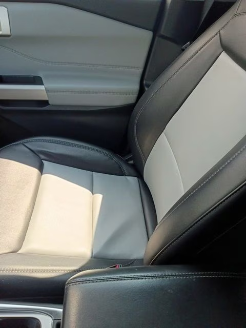 2023 Silver Metallic Ford Explorer XLT 4X4 SUV