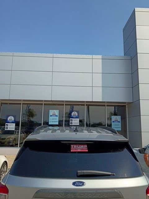 2023 Silver Metallic Ford Explorer XLT 4X4 SUV
