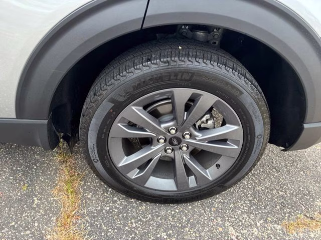 2023 Silver Metallic Ford Explorer XLT 4X4 SUV