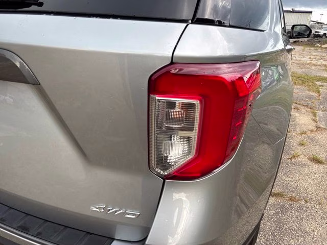 2023 Silver Metallic Ford Explorer XLT 4X4 SUV