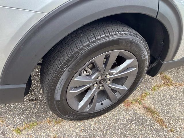 2023 Silver Metallic Ford Explorer XLT 4X4 SUV