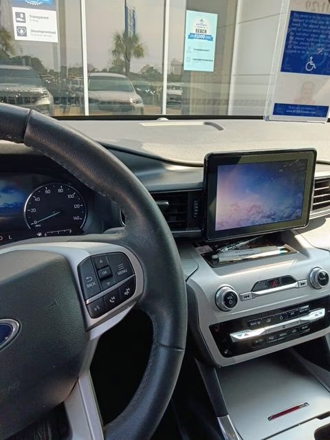 2023 Silver Metallic Ford Explorer XLT 4X4 SUV
