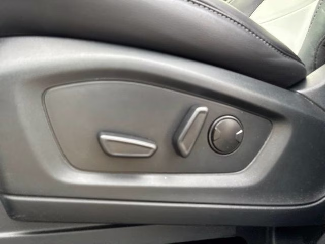 2023 Silver Metallic Ford Explorer XLT 4X4 SUV