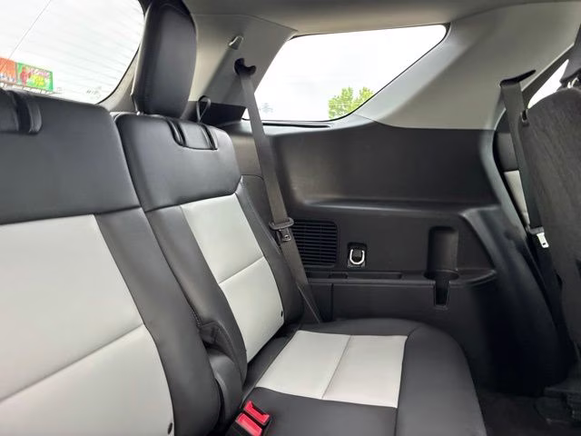 2023 Silver Metallic Ford Explorer XLT 4X4 SUV