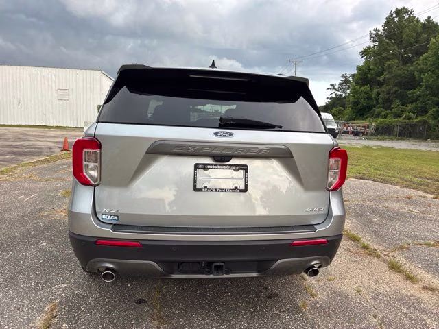 2023 Silver Metallic Ford Explorer XLT 4X4 SUV