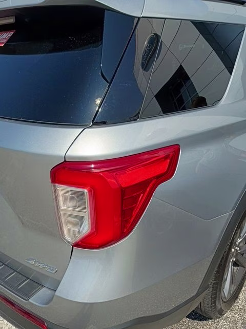 2023 Silver Metallic Ford Explorer XLT 4X4 SUV