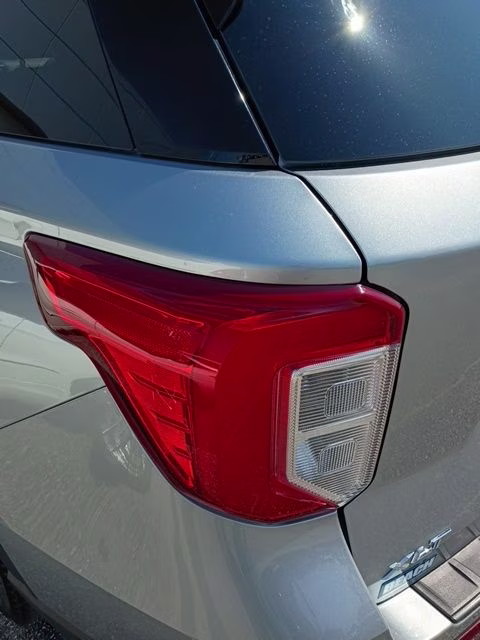 2023 Silver Metallic Ford Explorer XLT 4X4 SUV