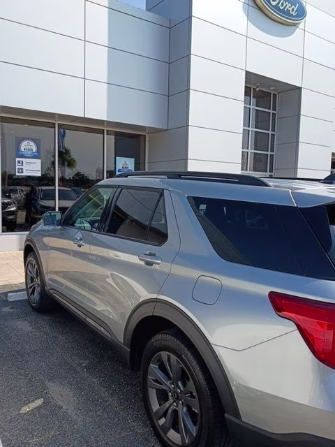 2023 Silver Metallic Ford Explorer XLT 4X4 SUV