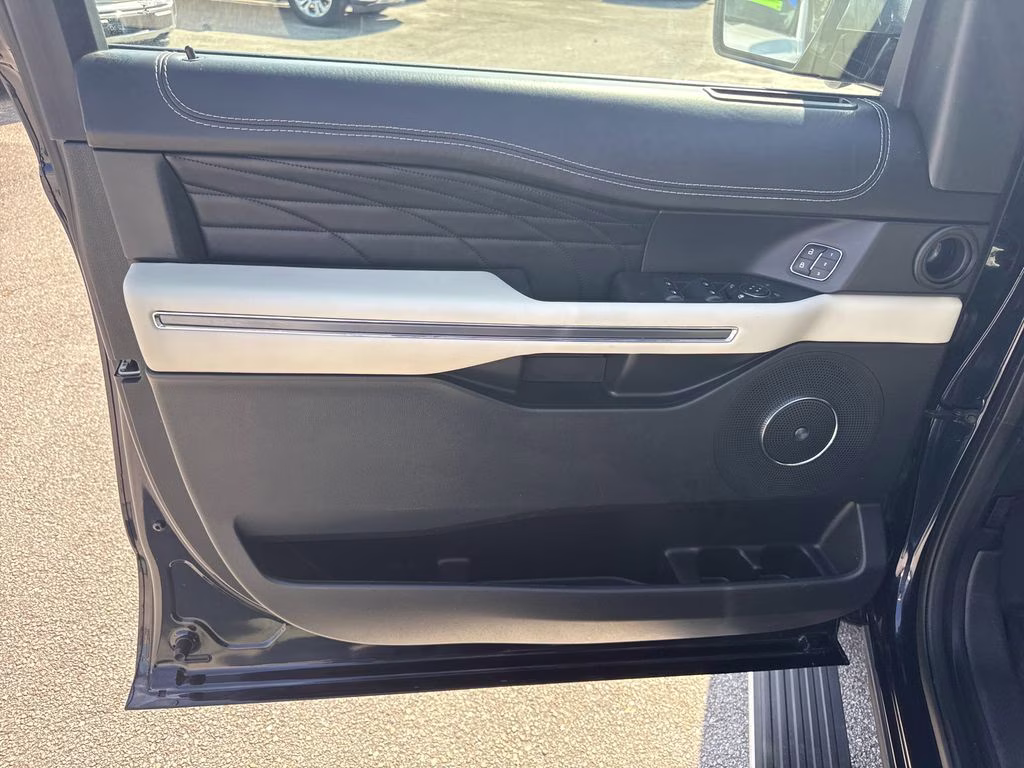 2021 Antimatter Blue Metallic Ford Expedition Max Platinum RWD SUV