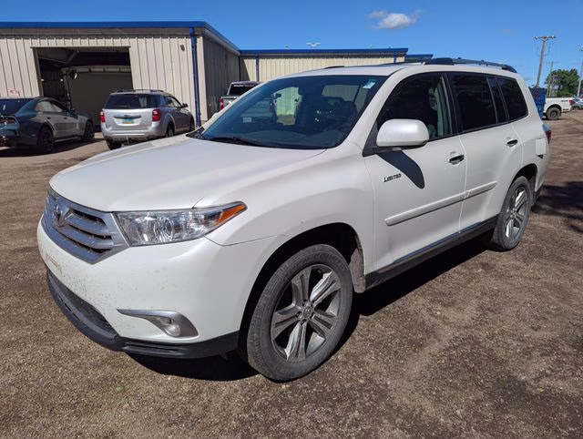 2011 Classic Silver Metallic Toyota Highlander Limited 4X4 SUV