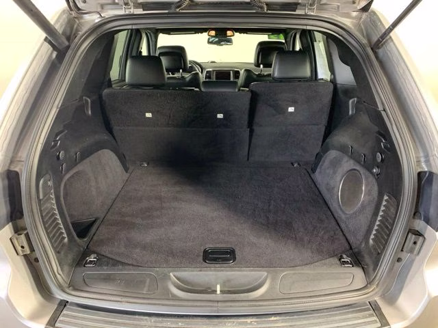 2015 Billet Silver Metallic Clearcoat Jeep Grand Cherokee Altitude 4X4 SUV