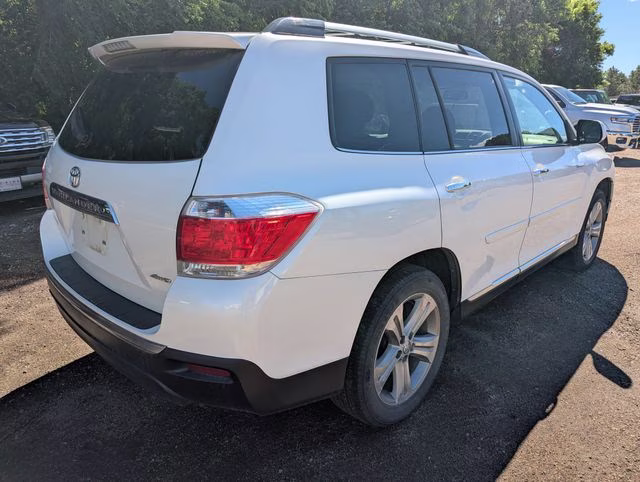 2011 Classic Silver Metallic Toyota Highlander Limited 4X4 SUV
