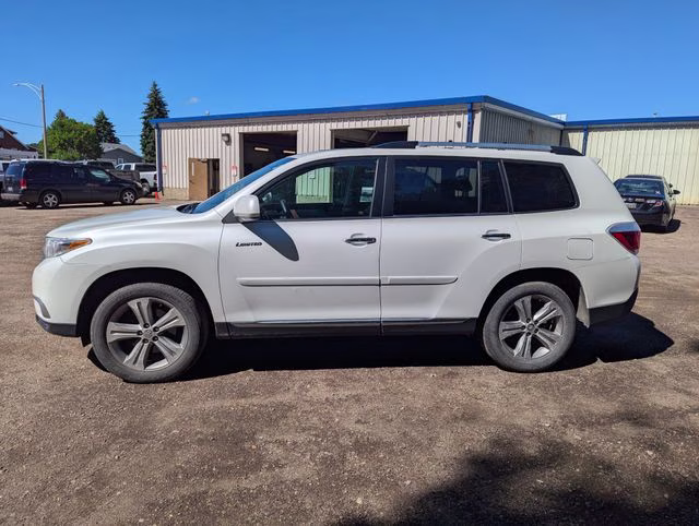 2011 Classic Silver Metallic Toyota Highlander Limited 4X4 SUV