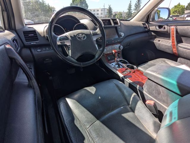 2011 Classic Silver Metallic Toyota Highlander Limited 4X4 SUV