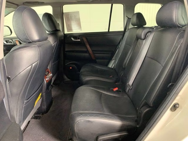 2011 Classic Silver Metallic Toyota Highlander Limited 4X4 SUV