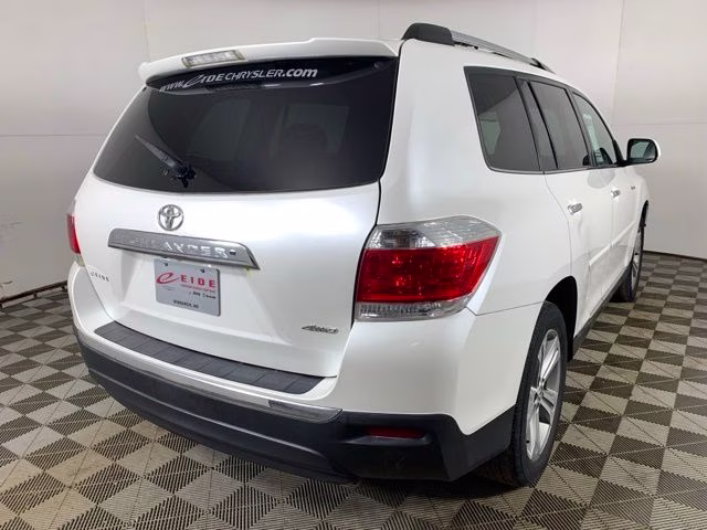 2011 Classic Silver Metallic Toyota Highlander Limited 4X4 SUV