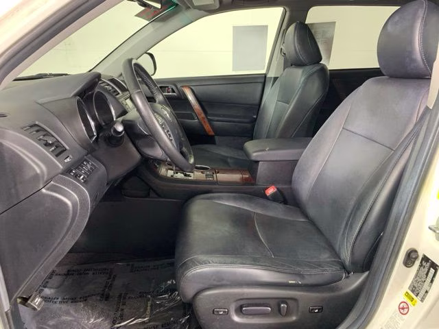2011 Classic Silver Metallic Toyota Highlander Limited 4X4 SUV