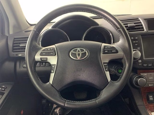 2011 Classic Silver Metallic Toyota Highlander Limited 4X4 SUV