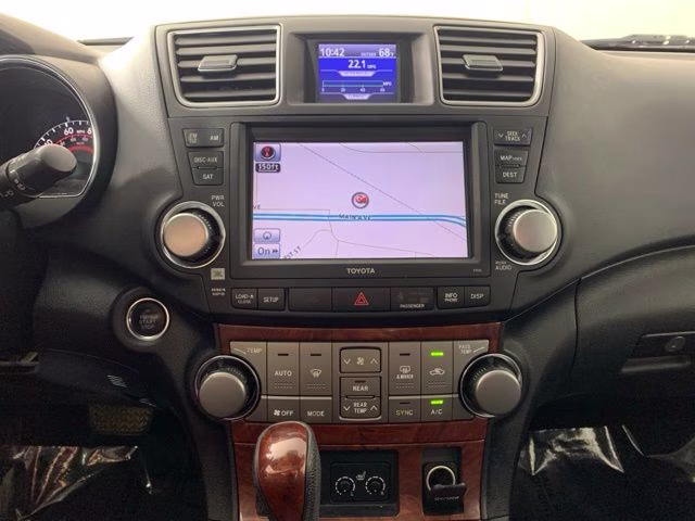 2011 Classic Silver Metallic Toyota Highlander Limited 4X4 SUV