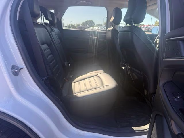 2022 Oxford White Ford Edge SEL AWD SUV