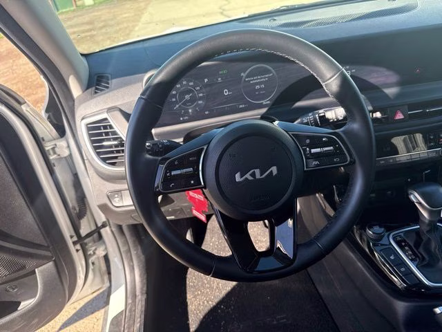 2024 Snow White Pearl Kia Seltos EX AWD SUV