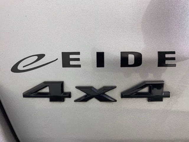2015 Billet Silver Metallic Clearcoat Jeep Grand Cherokee Altitude 4X4 SUV