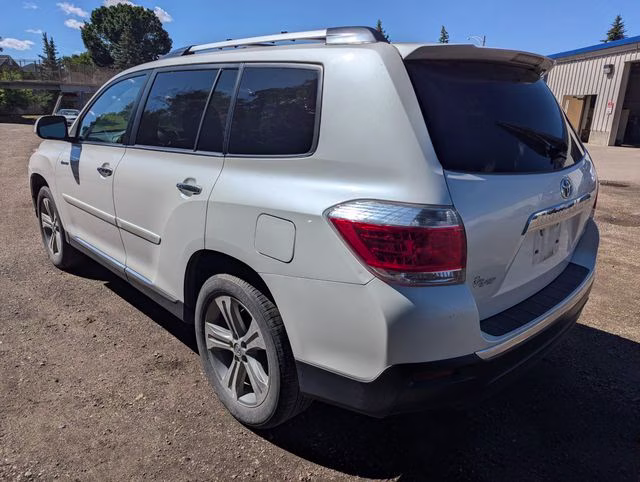 2011 Classic Silver Metallic Toyota Highlander Limited 4X4 SUV