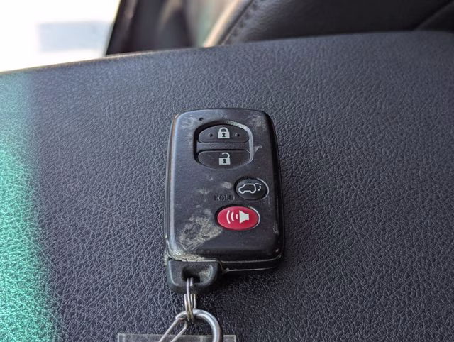 2011 Classic Silver Metallic Toyota Highlander Limited 4X4 SUV