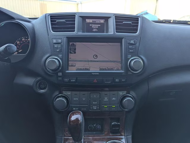 2011 Classic Silver Metallic Toyota Highlander Limited 4X4 SUV