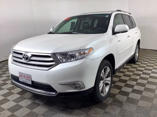 2011 Classic Silver Metallic Toyota Highlander Limited 4X4 SUV