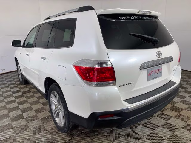 2011 Classic Silver Metallic Toyota Highlander Limited 4X4 SUV