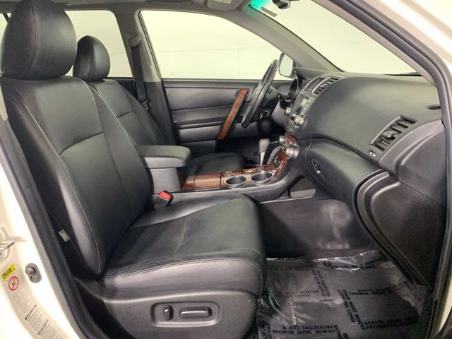 2011 Classic Silver Metallic Toyota Highlander Limited 4X4 SUV