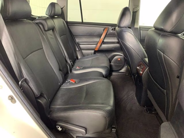 2011 Classic Silver Metallic Toyota Highlander Limited 4X4 SUV
