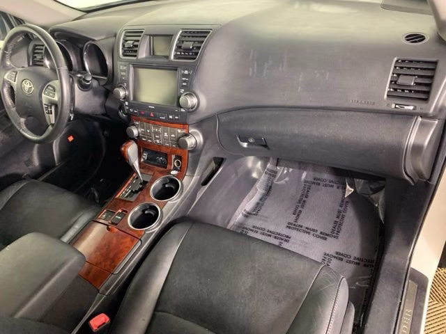2011 Classic Silver Metallic Toyota Highlander Limited 4X4 SUV