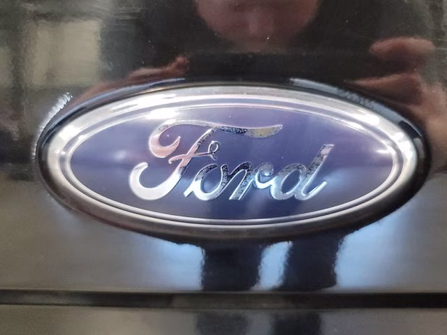 2010 Ebony Ford Focus SE FWD Sedan