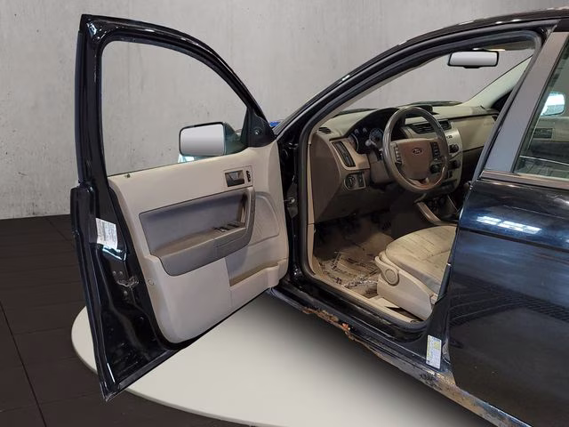 2010 Ebony Ford Focus SE FWD Sedan