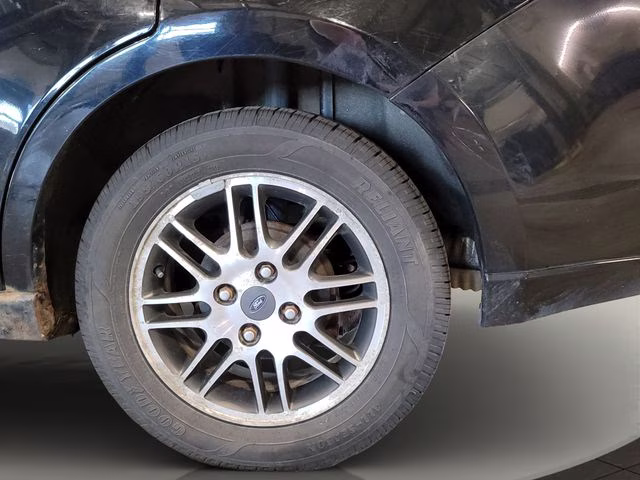 2010 Ebony Ford Focus SE FWD Sedan