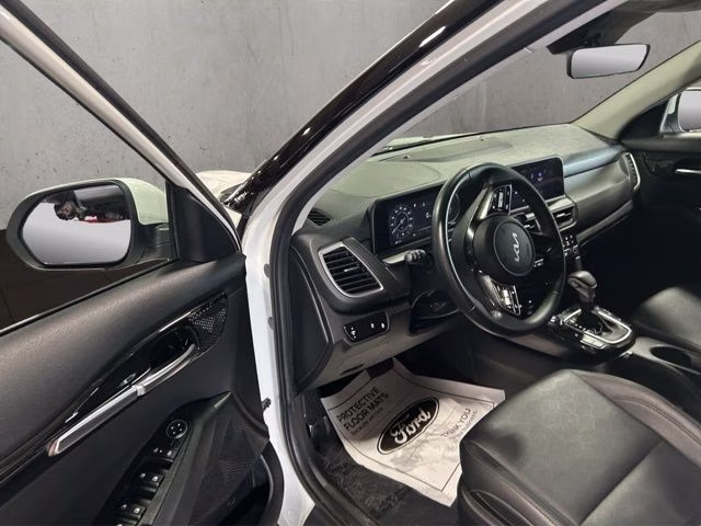 2024 Snow White Pearl Kia Seltos EX AWD SUV