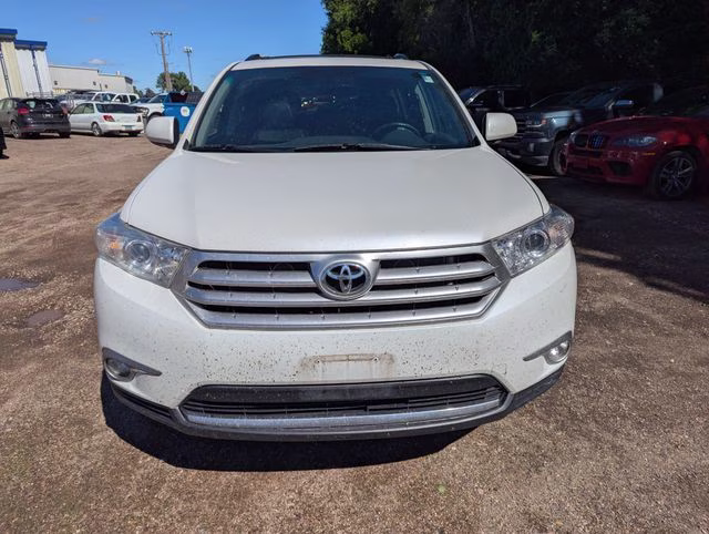 2011 Classic Silver Metallic Toyota Highlander Limited 4X4 SUV