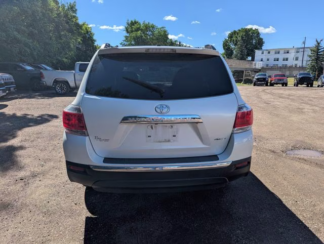 2011 Classic Silver Metallic Toyota Highlander Limited 4X4 SUV