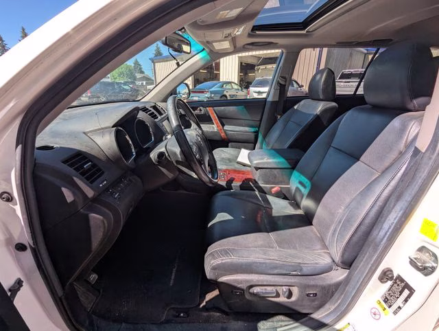 2011 Classic Silver Metallic Toyota Highlander Limited 4X4 SUV