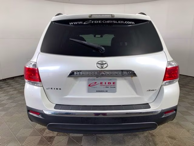 2011 Classic Silver Metallic Toyota Highlander Limited 4X4 SUV