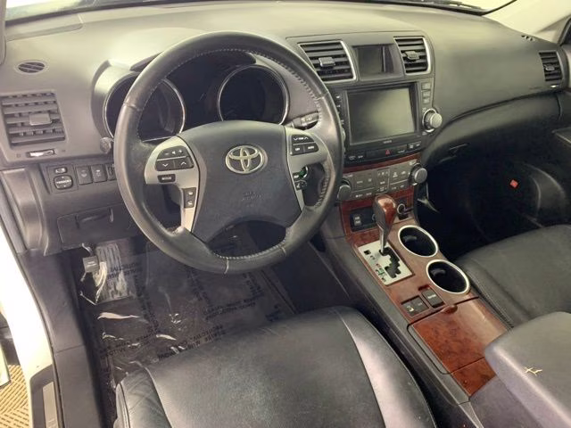 2011 Classic Silver Metallic Toyota Highlander Limited 4X4 SUV