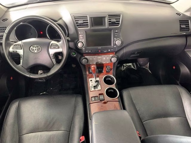 2011 Classic Silver Metallic Toyota Highlander Limited 4X4 SUV