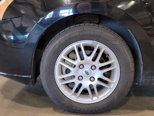 2010 Ebony Ford Focus SE FWD Sedan