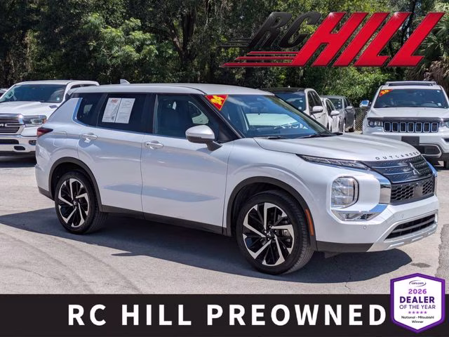 2024 Mitsubishi Outlander SE 2WD's photo