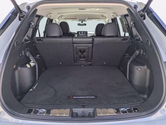 2024 White Diamond Mitsubishi Outlander SE FWD SUV